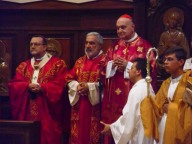 Il cardinale Comastri concelebra la liturgia con monsignor Valentinetti