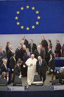 Papa Francesco entra nell'Europarlamento
