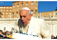 Papa Francesco spegne le candeline sulla torta