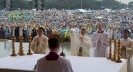 Papa Francesco celebra messa a Manila, nelle Filippine