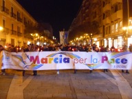 Il corteo, dopo la partenza, attraversa Corso Umberto