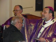 Mons. Valentinetti impartisce le ceneri