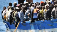 Un barcone carico di migranti