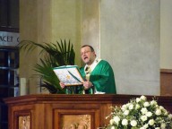 Monsignor Valentinetti, durante l‘omelia