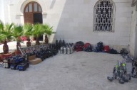 Le decine di luci che verranno posizionate in Cattedrale per agevolare le riprese della messa