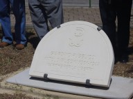 La targa in pietra bianca della Maiella, intitolata a Witold Pilecki