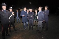 Il sopralluogo di don Ciotti al Parco dell'Infanzia di via Tavo a Pescara, accompagnato dal sindaco Alessandrini