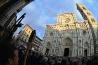 L'ingresso dei delegati nella Cattedrale di Santa Maria del fiore, sede del Convegno di Firenze