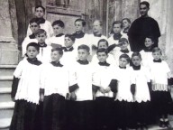 Mons. D'Addario, da ragazzo, in prima fila è il secondo da sinistra