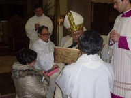 Carla riceve il libro della liturgia delle Ore