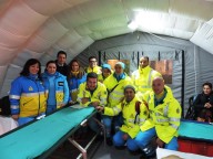 I volontari della Misericordia all'interno di un Posto medico avanzato