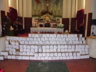 Il muro dell'indifferenza eretto simbolicamente nella parrocchia di Sant'Antonio