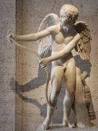 Eros che incorda l’arco, I-III sec. d.C. (copia romana di un’originale di Lisippo del IV sec. a.C.), marmo, Musei Capitolini, Roma