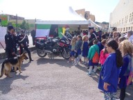 Gli scolari intenti a conoscere le attività dei Carabinieri