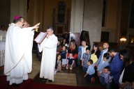 L'arcivescovo Valentinetti, conferisce il mandato alle otto famiglie