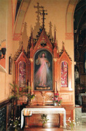 L'altare con l'immagine di Gesù Misericordioso nella cappella del convento delle Suore della Beata Vergine Maria della Misericordia di Cracovia – Lagiewniki. Sarcofago con le reliquie di Santa Faustina Kowalska.