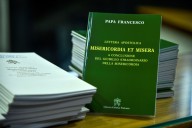 Alcune copie della lettera apostolica "Misericordia et misera"