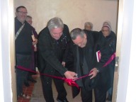 Padre Giulio Alkbanese e l'arcivescovo Valentinetti inaugurano il Centro missionario diocesano