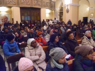 I partecipanti alla marcia nella chiesa di San Pietro