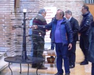 L'accensione dei ceri in memoria dei senzatetto morti in strada