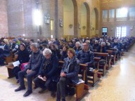 Tanti i fedeli presenti, insieme ai senza fissa dimora