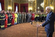Il presidente Mattarella parla ai soccorritori operativi a Rigopiano